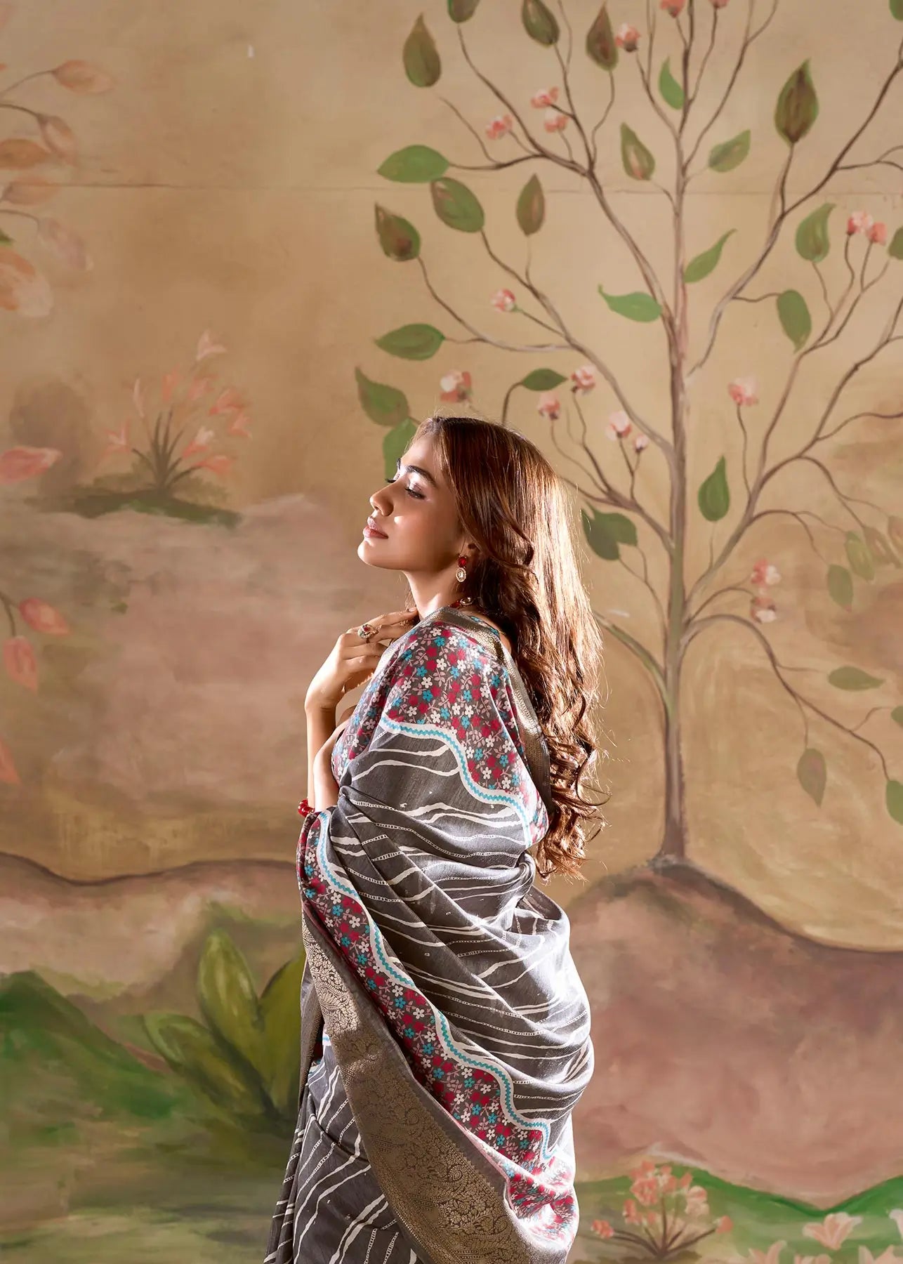 Grey Dola Silk Printed Saree With Zari Border