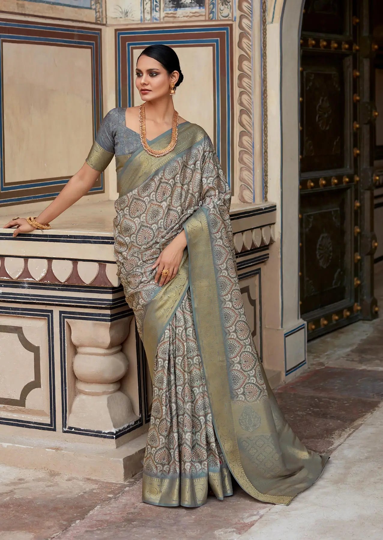 Grey Handloom Silk Saree  With Digital Print Zari Border