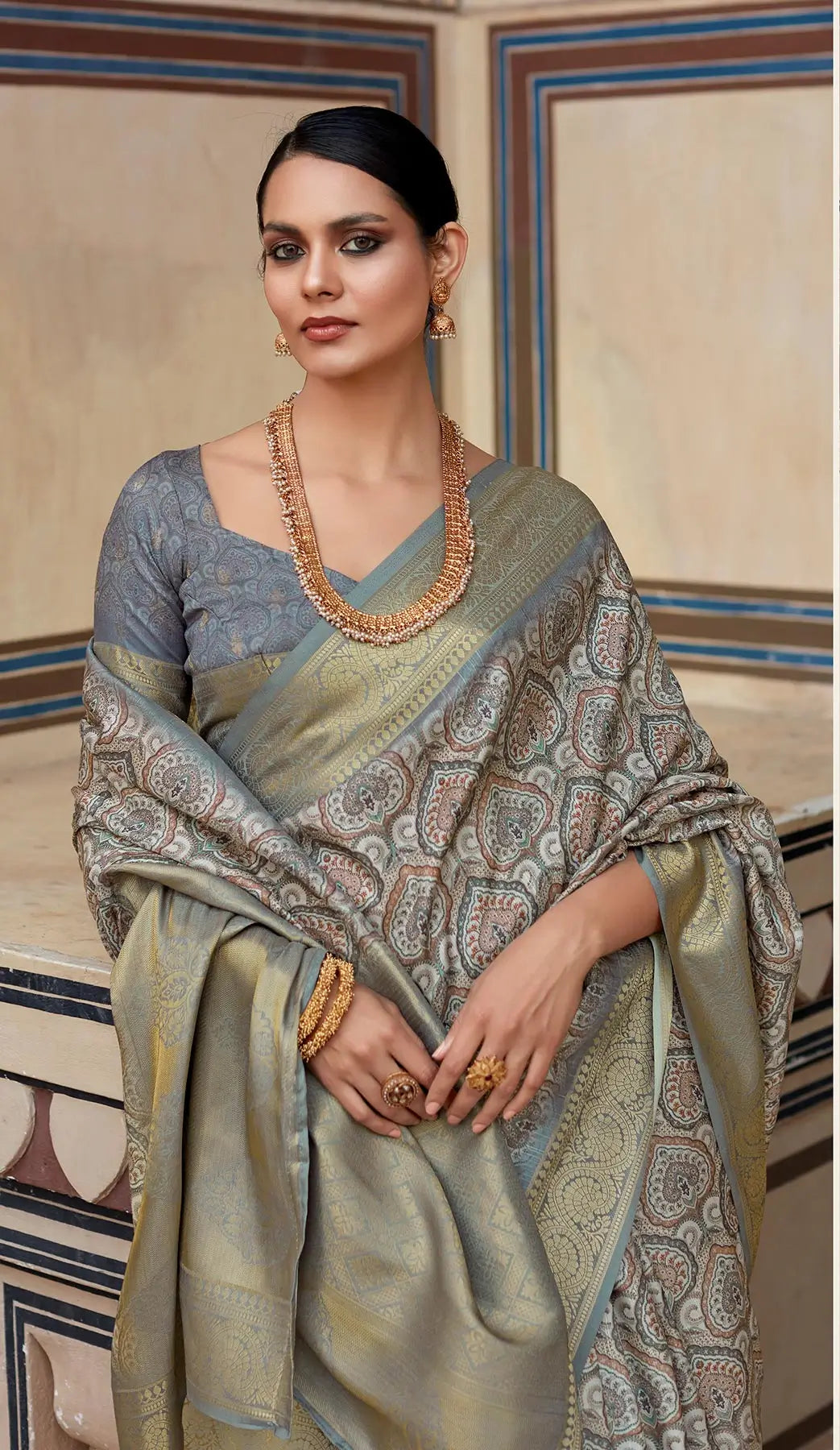 Grey Handloom Silk Saree  With Digital Print Zari Border