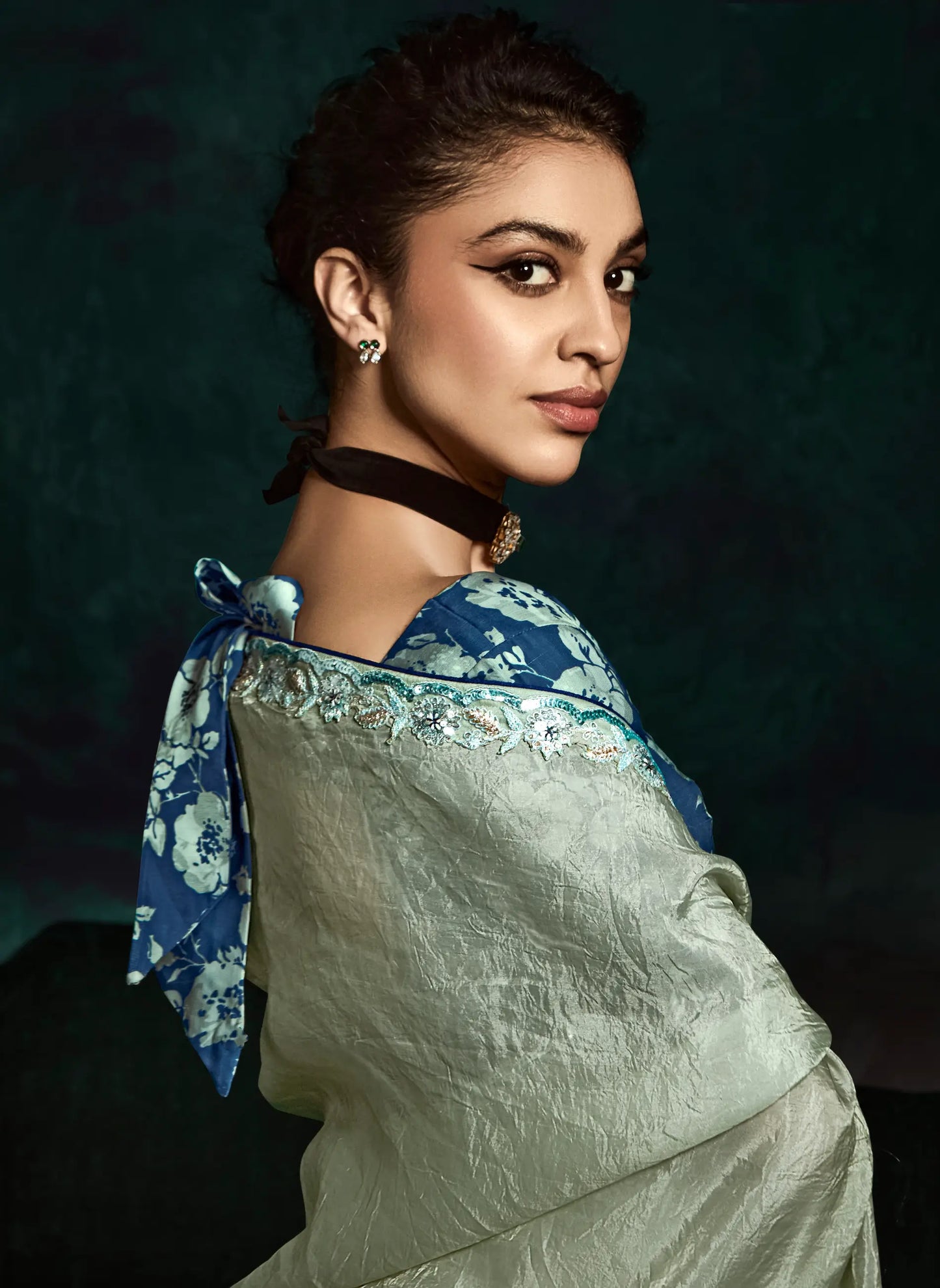 Pastel Grey Glass Organza Saree With Digital Print,  Sequence & Thread Embroidery Work