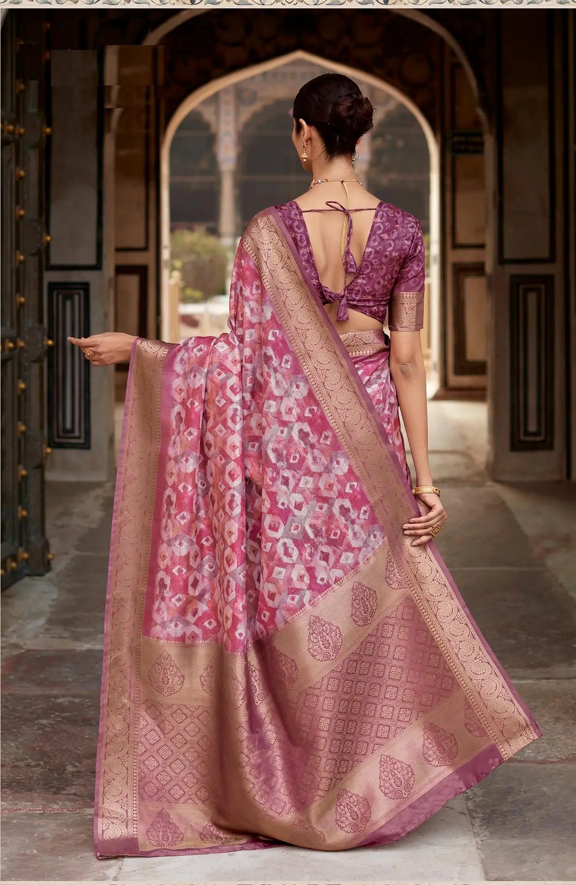 Pink  Handloom Silk Saree  With Digital Print Zari Border