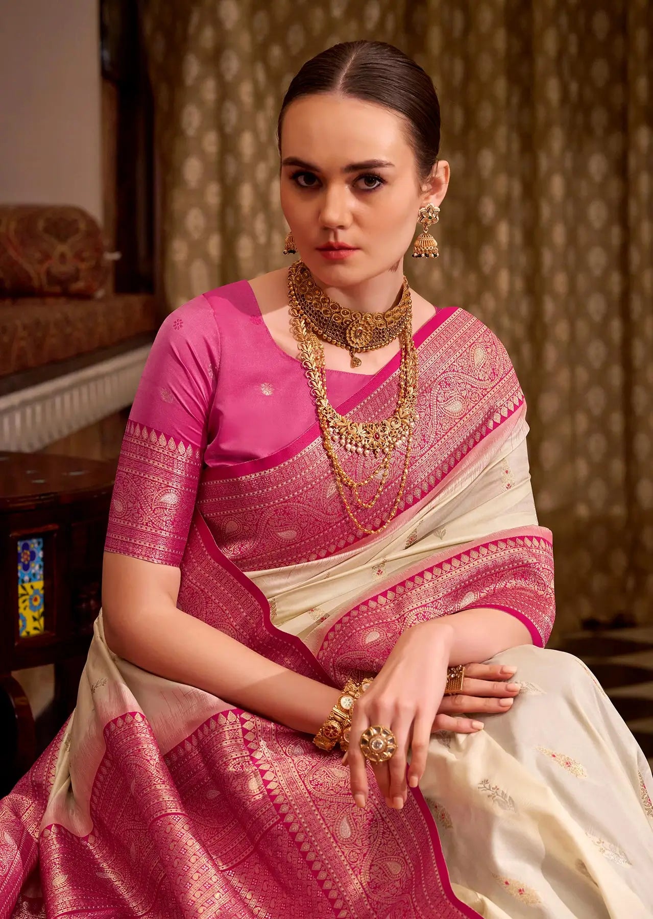 Off White Soft Silk  Zari Weaving  Saree With Contrast Border