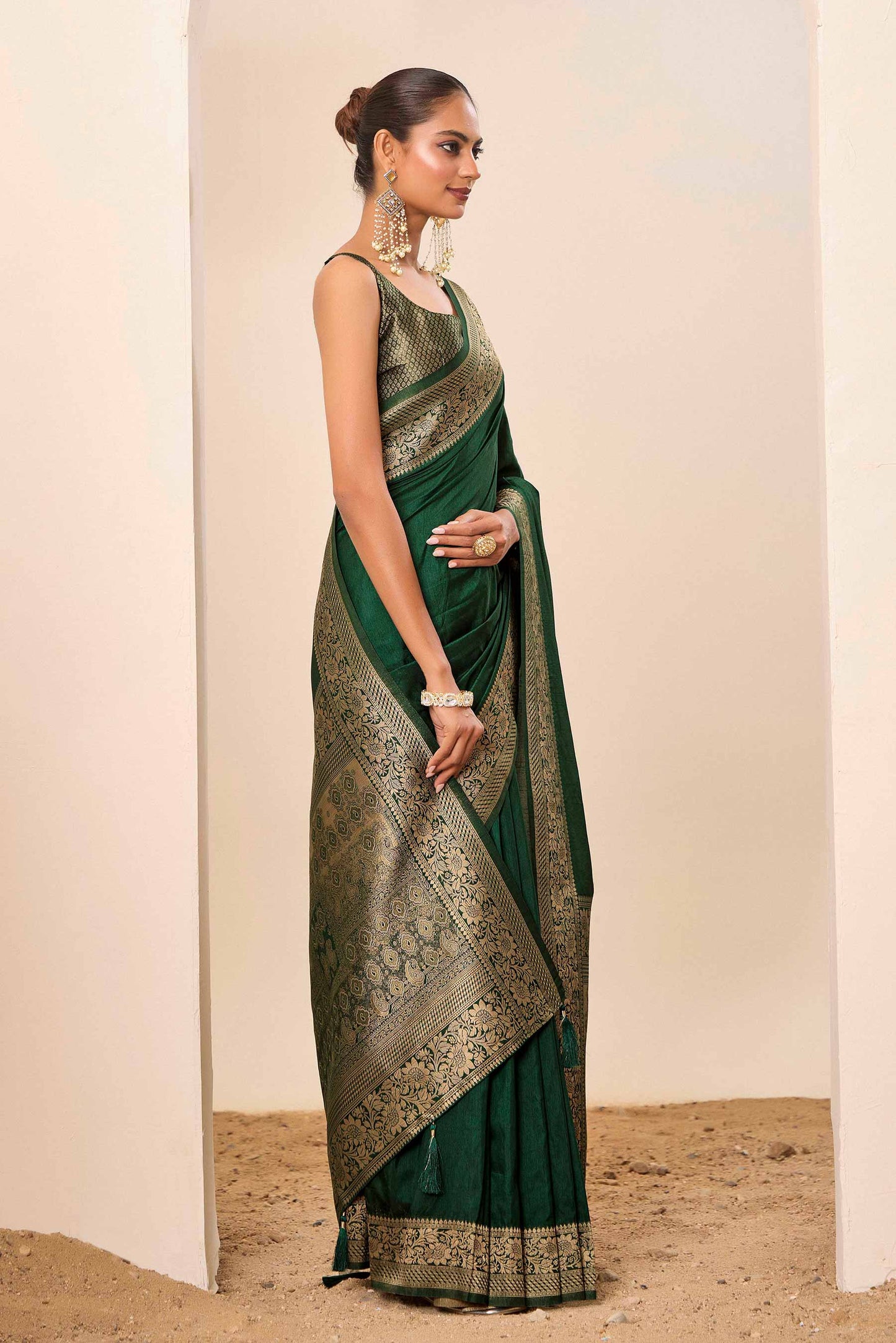 Green  Dolla Silk with Wevon Galla Designer Work  Saree
